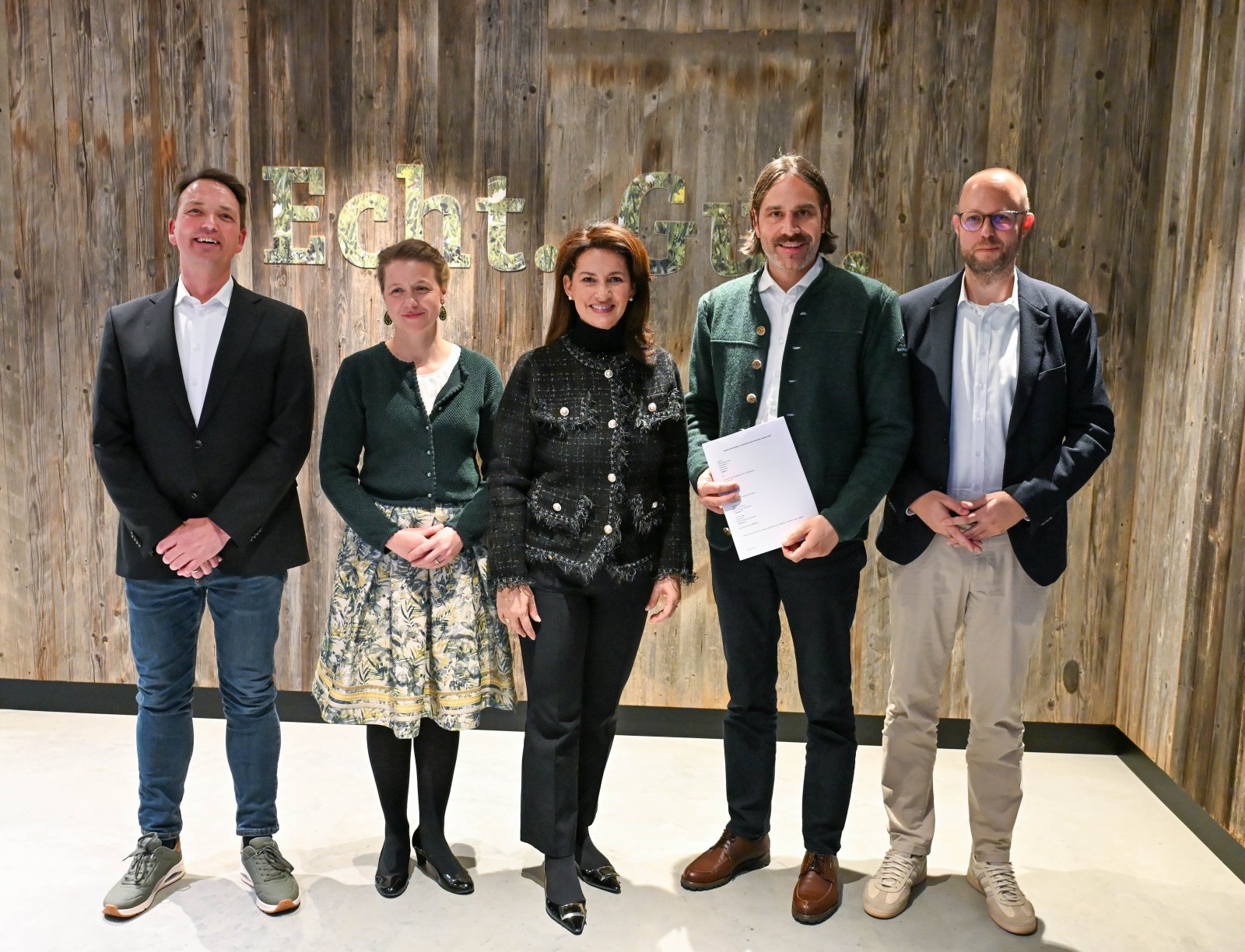 Drei-Parteien-Vertrag - Pressetermin Drei-Parteien-Vertrag - Pressetermin