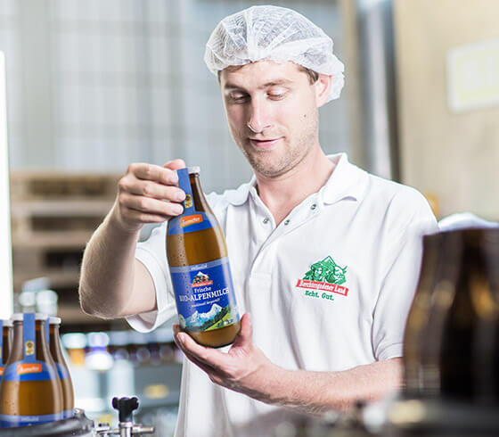 Almabtrieb von der auf 618 Meter gelegenen Fischunkelalm auf das über 800 Meter hoch gelegene Grafllehen