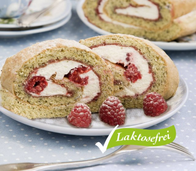biskuitrolle-mit-magertopfen-und-himbeeren-laktosefrei