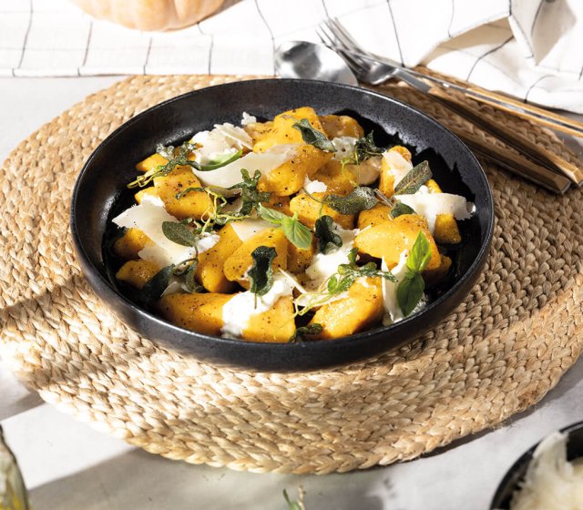 koerniger-frischkaese-kuerbis-gnocchi-salbei-butter