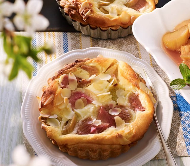 mini-kaesetoertchen-mit-rhabarber