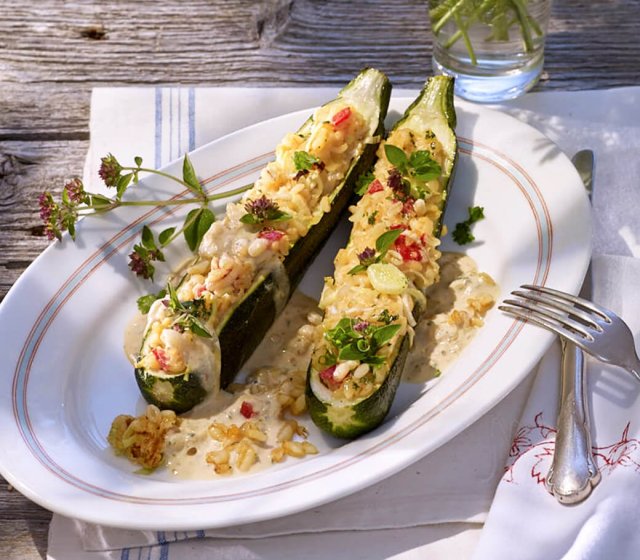 gefuellte-zucchini-mit-kraeutertopfen-und-zartweize