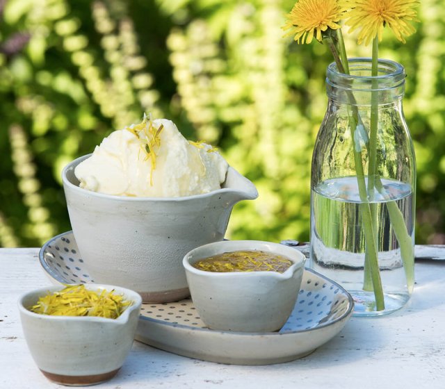 sauerrahm-eis-loewenzahn