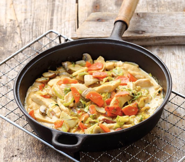 rahmgeschnetzeltes-vom-landhuhn-mit-gemuese-und-pilzen