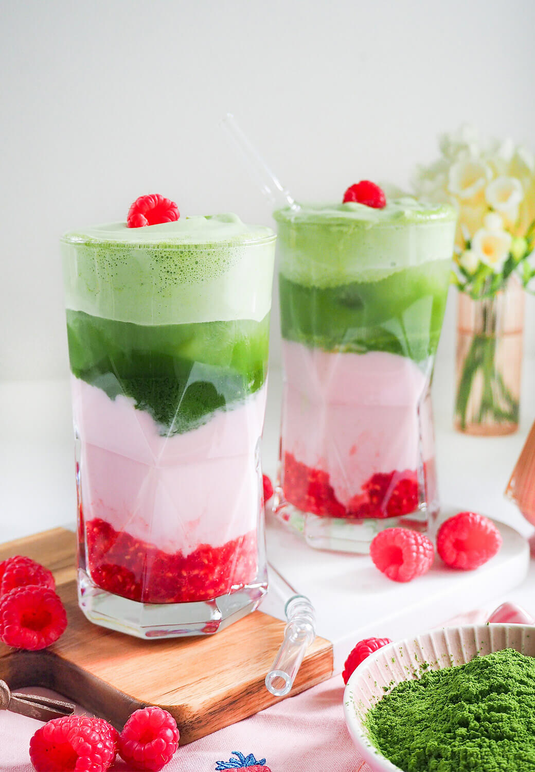 Matcha-Himbeer-Kefir-Mocktail
