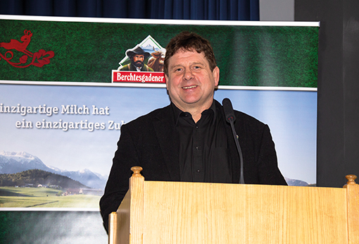 Bäuerinnen informieren sich über Molkerei