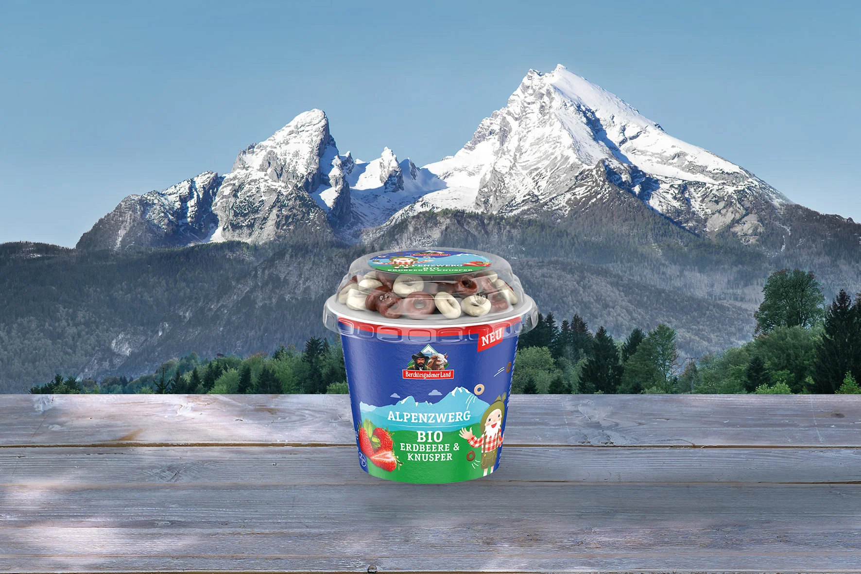 Berchtesgadener Land Alpenzwerg Bio-Knusperjoghurt gibt’s neu mit Erdbeere und Schokokringel.