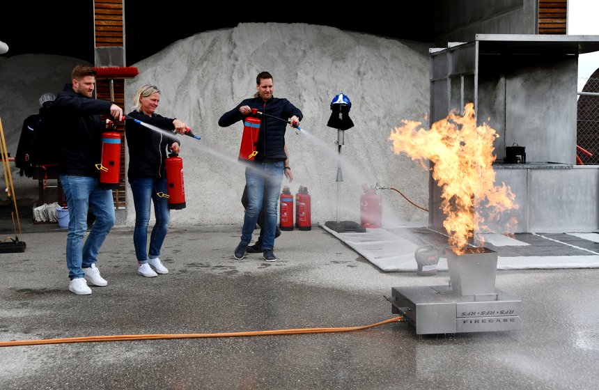 Molkerei_BGL_Feuerlöschen_Mitarbeiter_2