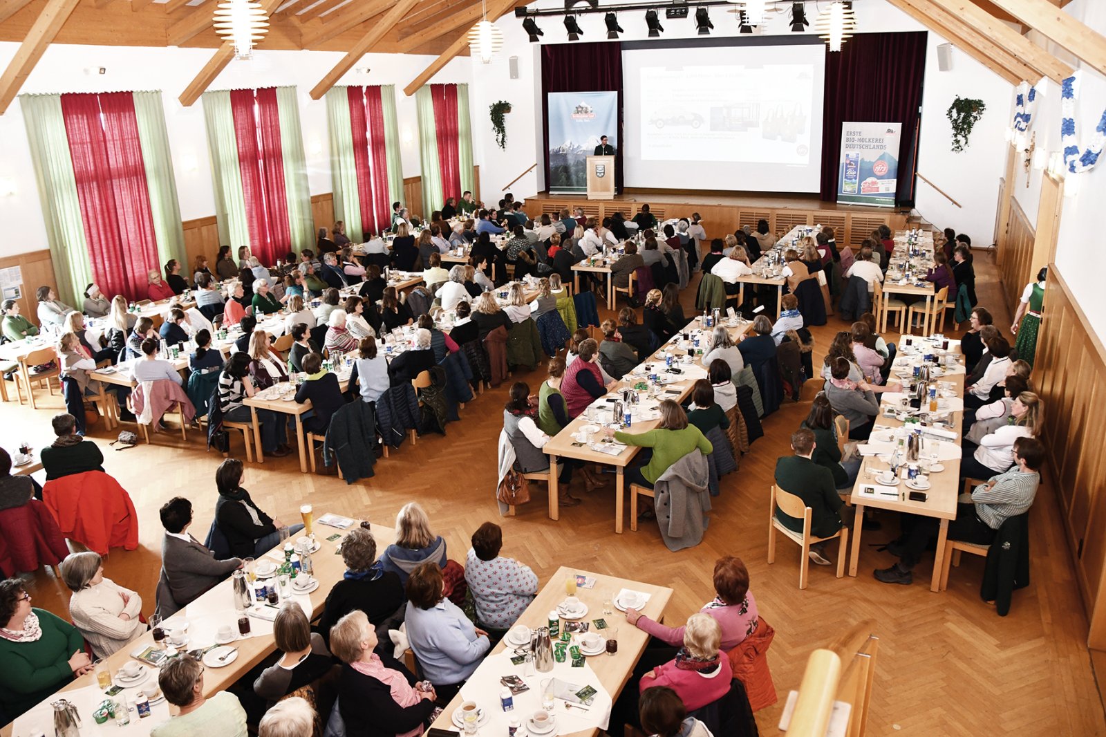Bäuerinnen und Molkerei treffen sich wieder live Bäuerinnen und Molkerei treffen sich wieder live