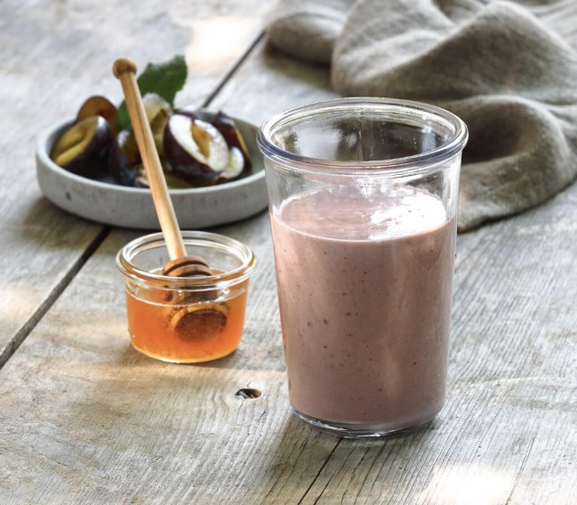 milch-mit-zwetschgenroester-und-tannenspitzensirup